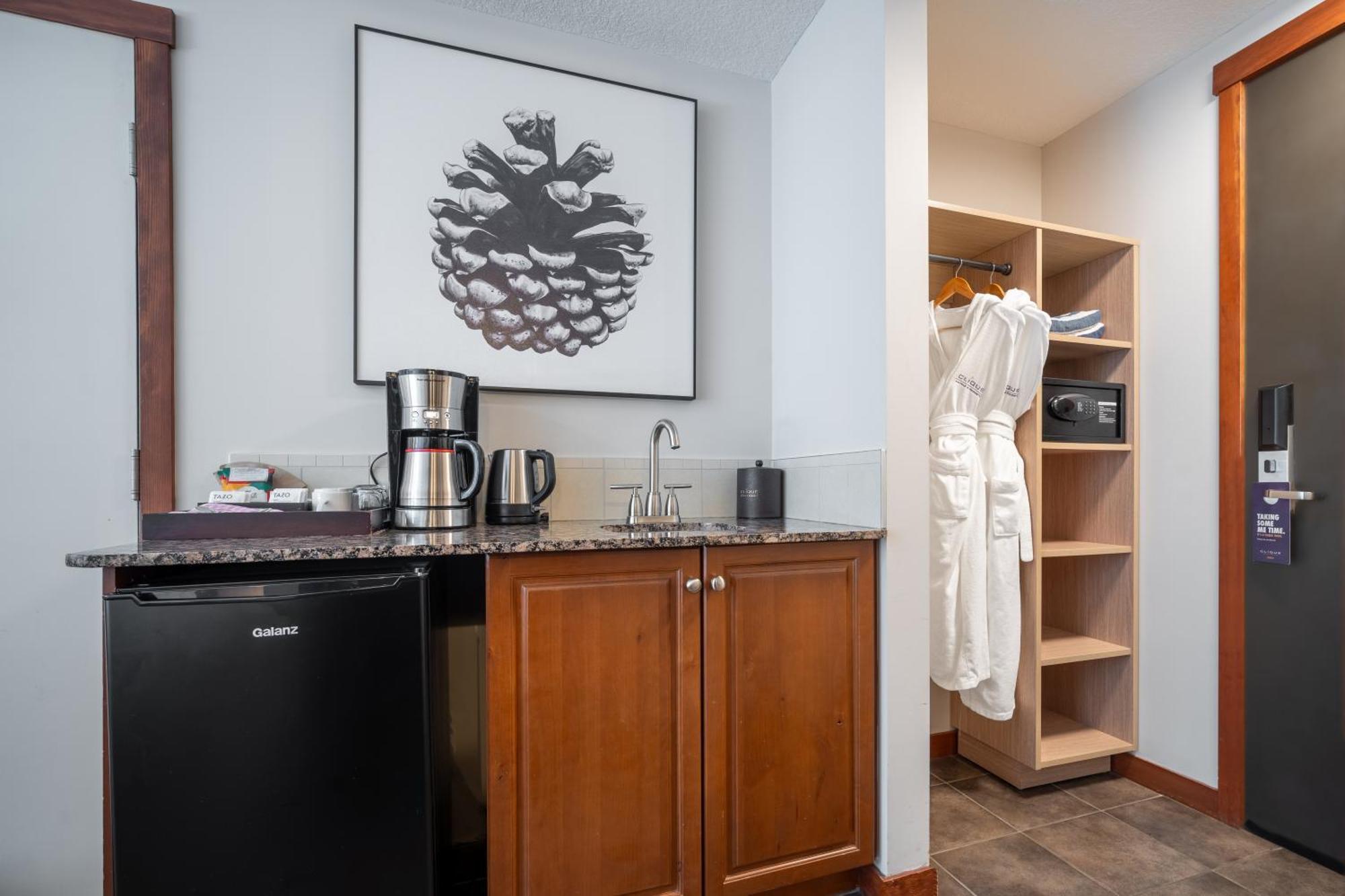 Blackstone Mountain Lodge By Clique Canmore Habitación foto